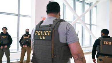 Agentes da ICE causam impasse para funcionários de aeroportos durante paralisação
