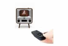 TinyCircuits Mini TV retrô portátil TinyTV 2 – tela IPS de 1,14 polegadas, vídeos pré-carregados e carregáveis, recarregável por USB-C, controles de botão + controle remoto pequeno (marrom)