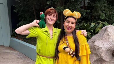 Criadora viral da Disneyland explica relação próxima com intérprete de Peter Pan