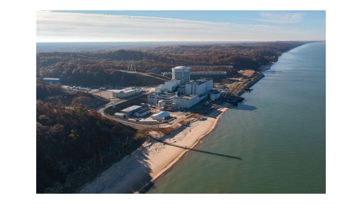 Novo reator símbolo da retomada nuclear enfrenta sucessivos obstáculos